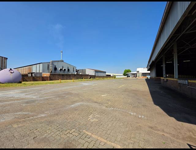 5,800M² WAREHOUSE TO LET IN WADEVILLE